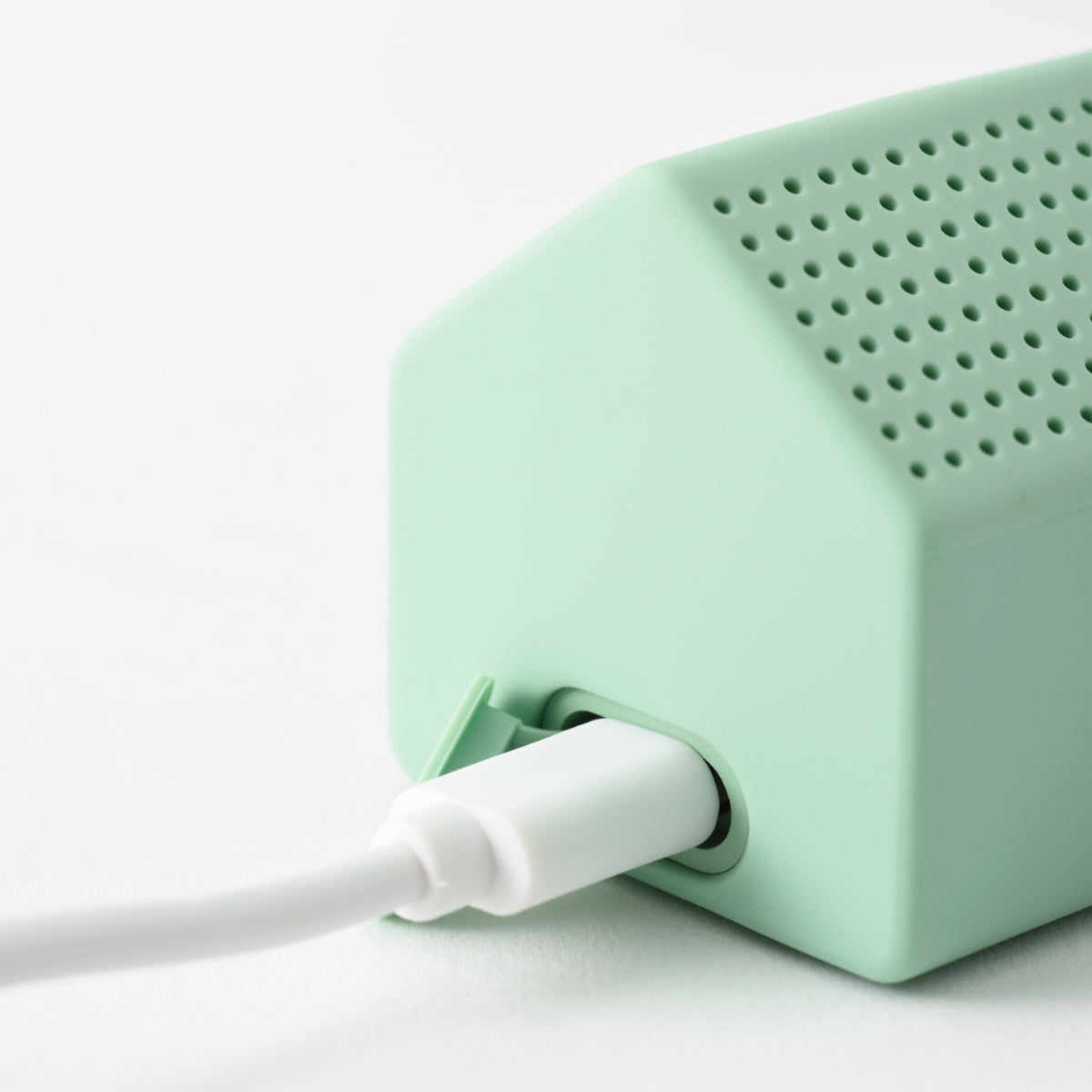 BRUNO Bluetoothスピーカー ハウス USB充電 ハンズフリー 防水 55g コンパクト